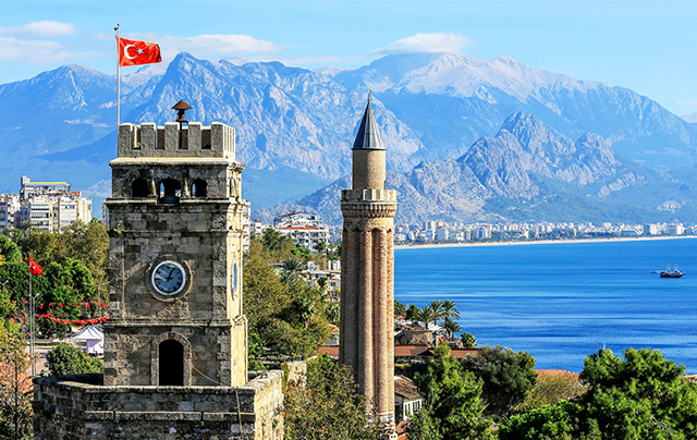 Antalya'da Yaz ve Kış Mevsimini Aynı Anda Yaşayın